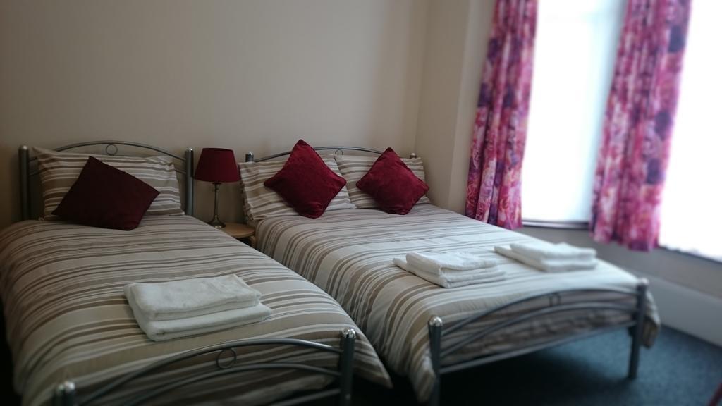The Northbrook Hotel Илфорд Екстериор снимка